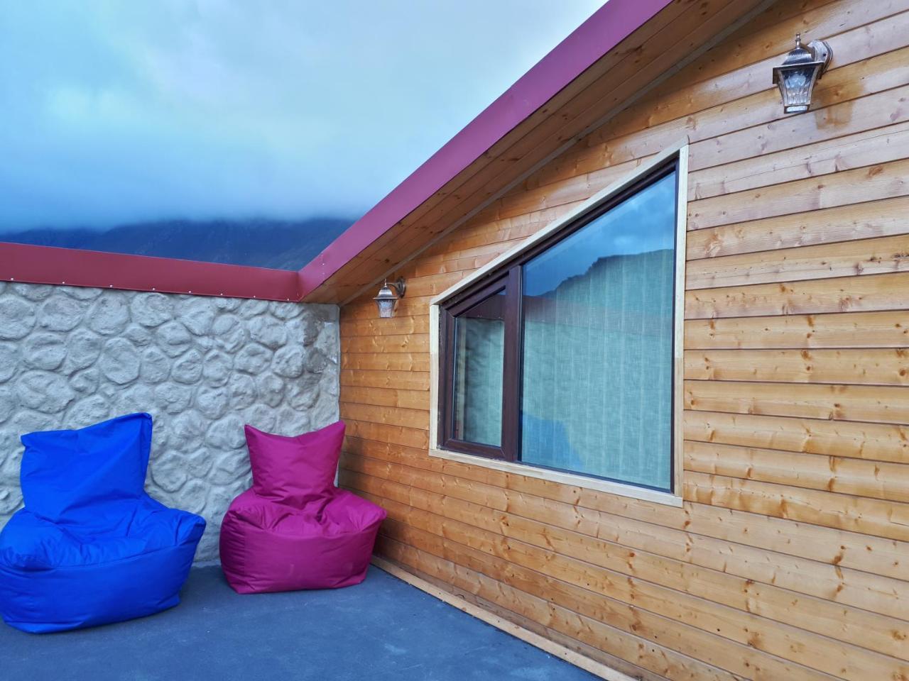 Four Season In Kazbegi Hotel Buitenkant foto